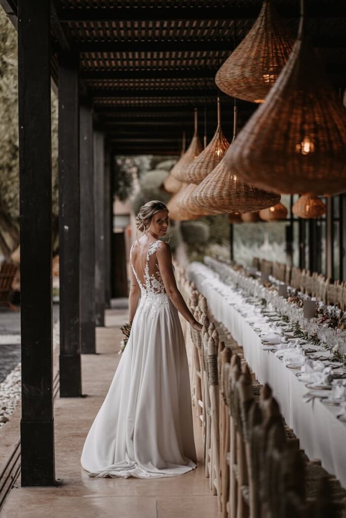 Mariée avec son bouquet au Riad Taj Omayma