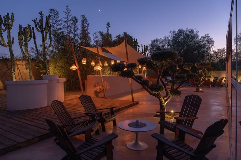 Terrasse panoramique de nuit à la Villa Taj